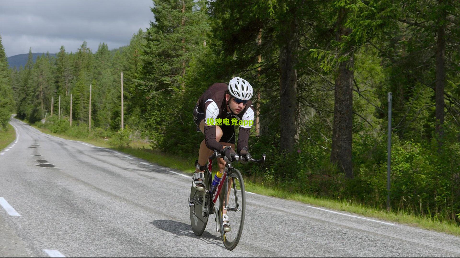 阿尔卡拉斯横扫对手晋级美网八强 新生代天王展现王者气质