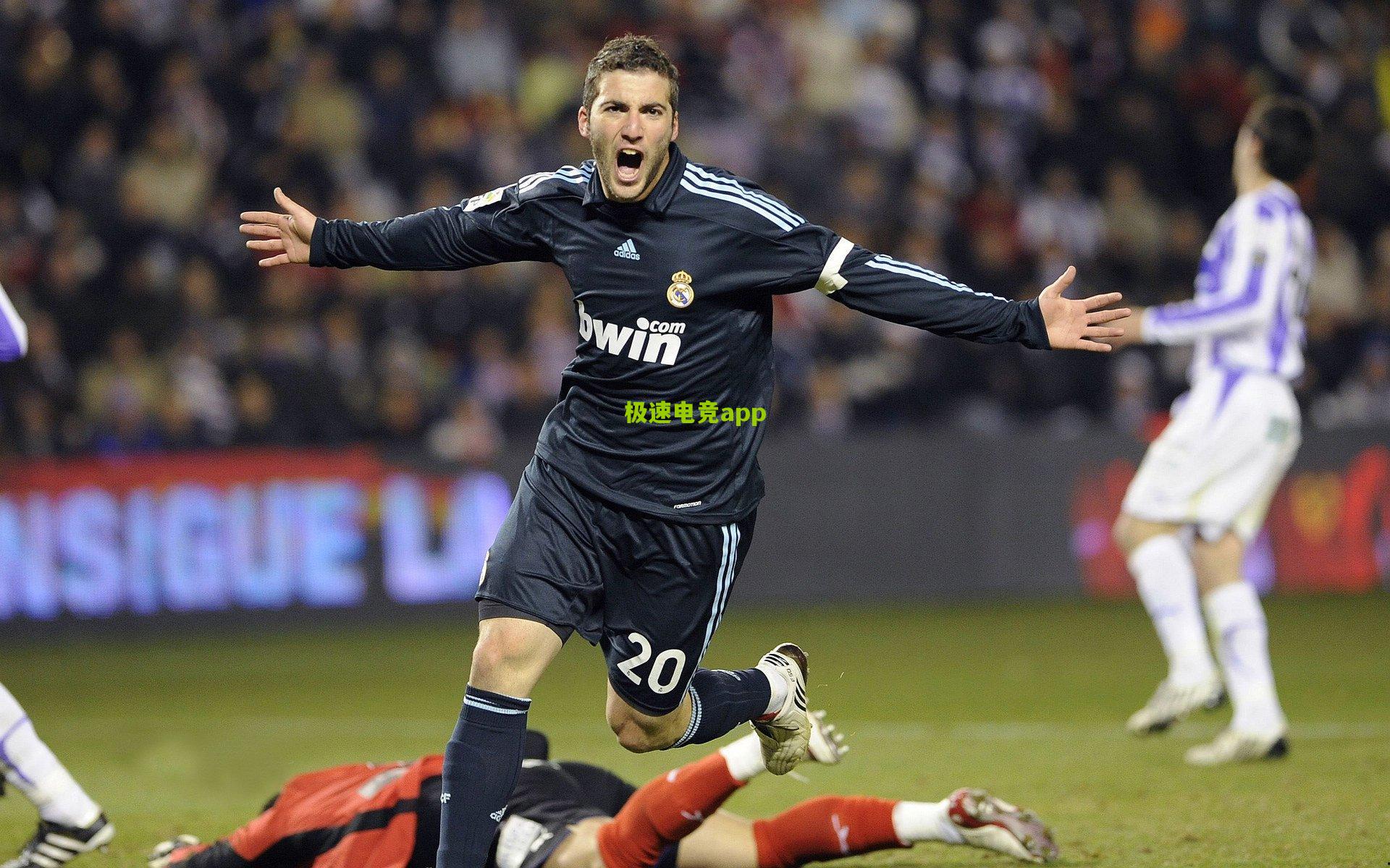 红魔觉醒！拉什福德传射建功，曼联2-1逆转水晶宫终结四年不胜魔咒